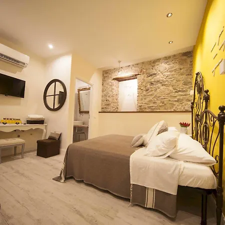 乐5渔村拉斯佩齐亚旅馆 4*